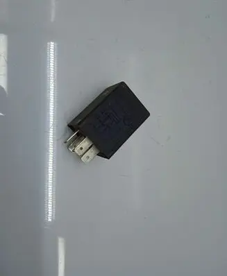 Volkswagen Golf III Window wiper relay 321955531A