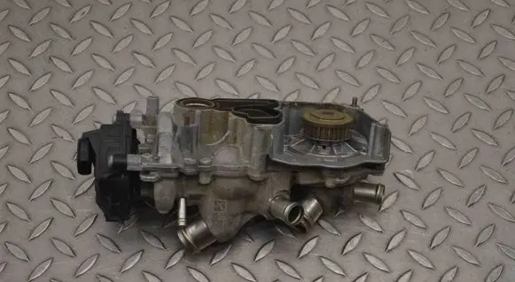 Volkswagen Golf Sportsvan Water pump 05E121042B