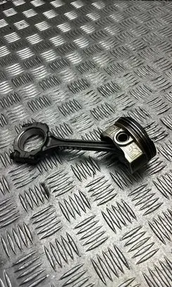 Toyota Yaris Piston with connecting rod 1NR