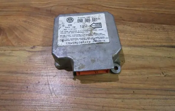 Volkswagen PASSAT B4 Airbag control unit/module 6n0909601 5wk4130