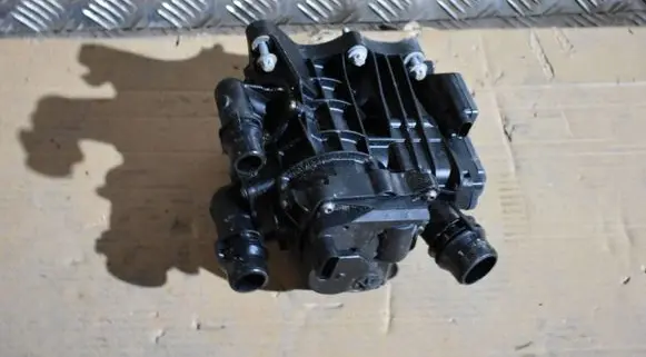 BMW X3 G01 Thermostat housing 