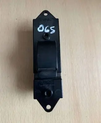 Mitsubishi Lancer X Electric window control switch 8608A065