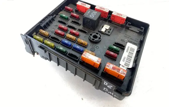 Volkswagen PASSAT B6 Fuse module 3C0937125 63592777