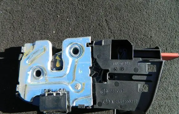 BMW 1 F20 F21 Seat back rest lock catch 7274542