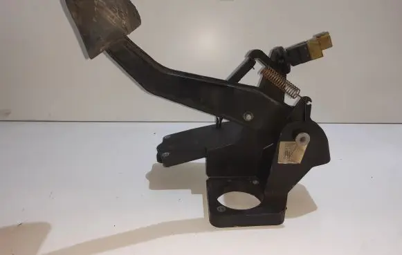 Mercedes-Benz B W245 Brake pedal A1692901001