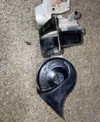 BMW 5 E60 E61 Horn signal 6935987 6935988