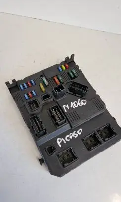 Citroen Xsara Picasso Fuse module 9653667580 BSIE0100 S118085320E