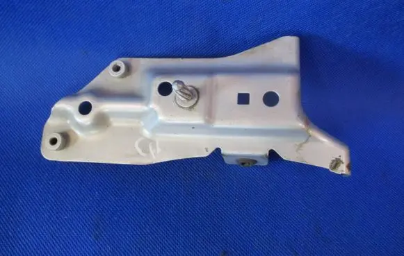 Audi A3 S3 8P Fender mounting bracket 8P0821135B