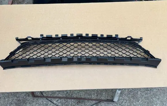 Mercedes-Benz CLS C218 AMG Front bumper lower grill A2188851900