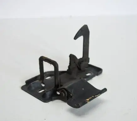 Volkswagen Touareg I Engine bonnet/hood lock/latch loop/hook 