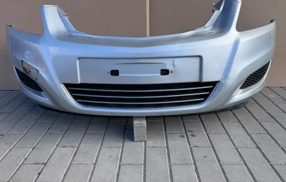 Opel Zafira B Front bumper 13247273