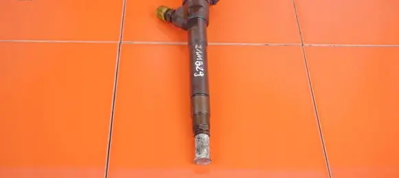 Opel Vivaro Fuel injector 0445110569 21MB29