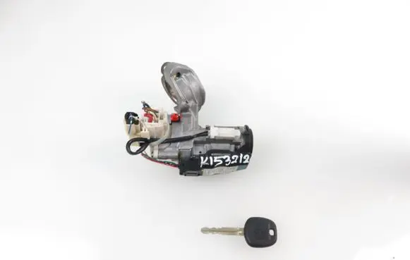 Toyota Corolla Verso E121 Ignition lock 8978313010