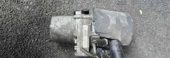 Peugeot 407 Power steering pump 9684133180
