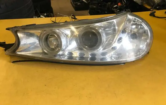 Ford Mondeo MK II Headlight/headlamp