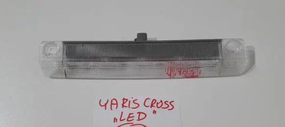 Toyota Yaris Cross Third/center stoplight