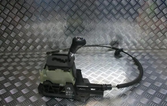Mercedes-Benz B W245 Gear selector/shifter in gearbox 