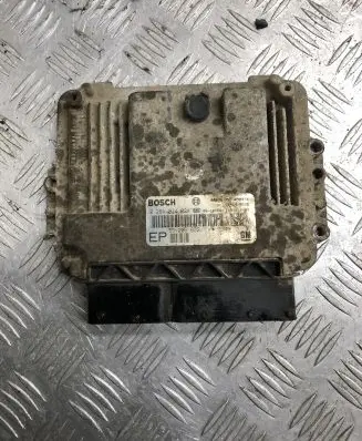 Opel Zafira B Engine control unit/module 55205622 0281014024