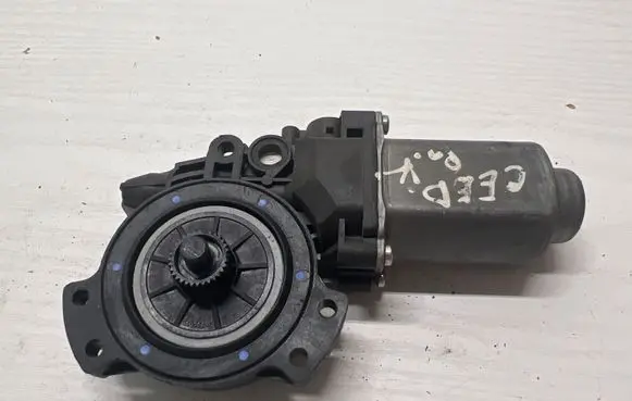 KIA Ceed Front door window regulator motor 402055D 2055