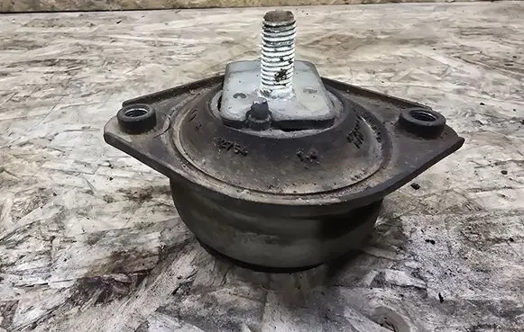 Engine mount bracket