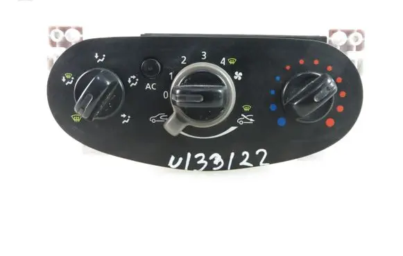 Dacia Sandero Interior fan control switch T1001639U N106278B