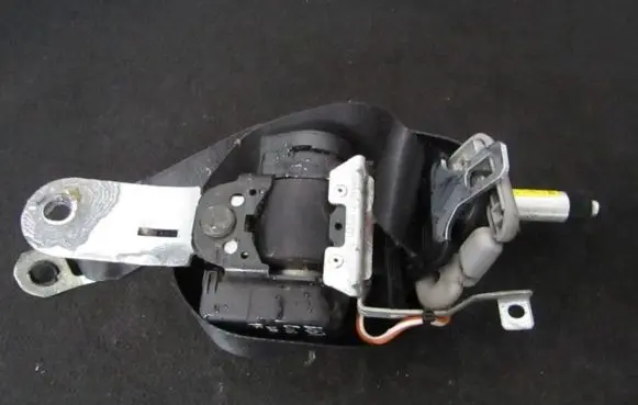 Mitsubishi Carisma Front seatbelt 570570100f 82-90-c