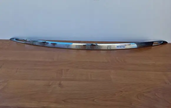 Tesla Model S Tailgate trim 102577600A