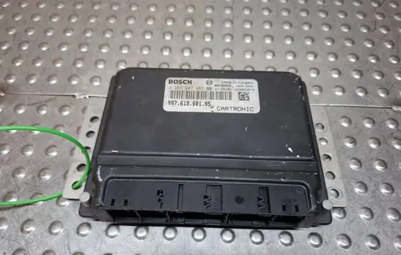 Porsche Cayenne (92A) Engine control unit/module S27705418 99761860105 0261207987