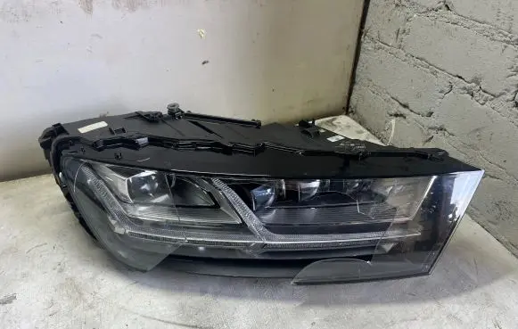 Audi Q7 4M Headlight/headlamp 4M0941036