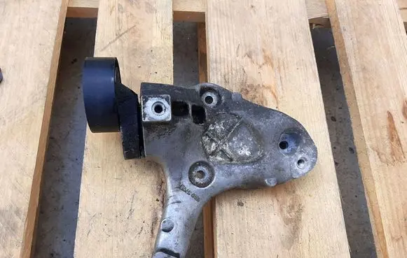 Skoda Octavia Mk2 (1Z) Generator/alternator belt tensioner 1K0260885B