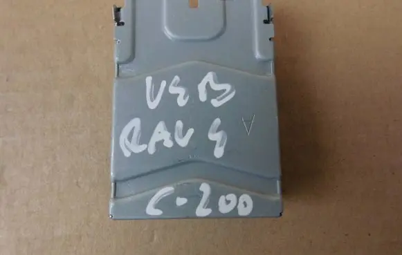 Toyota RAV 4 (XA50) USB socket connector 8553233020