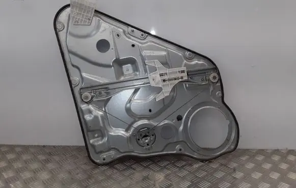 Rear door manual window regulator