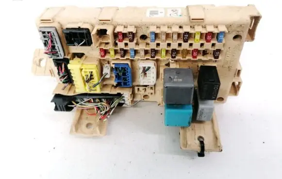Toyota Avensis T250 Fuse box set 82641CA010F 82641-CA010-F