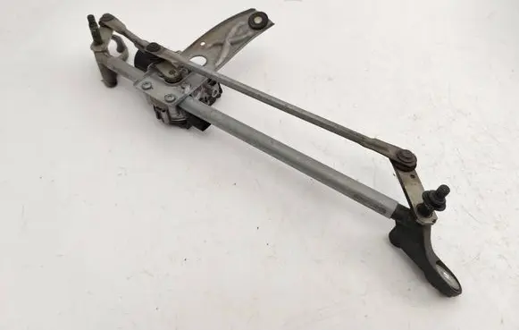 Mercedes-Benz A W177 AMG Front wiper linkage and motor A1778204901 2009043329 W204093