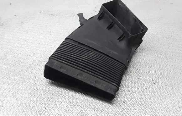 Audi A4 S4 B7 8E 8H Air intake duct part 8E0129617D