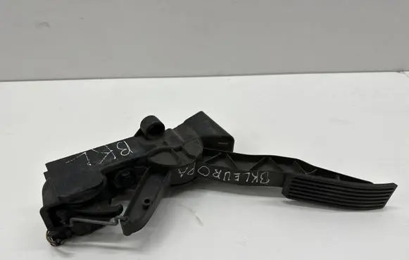 Mercedes-Benz B W246 W242 Accelerator throttle pedal A1693000104