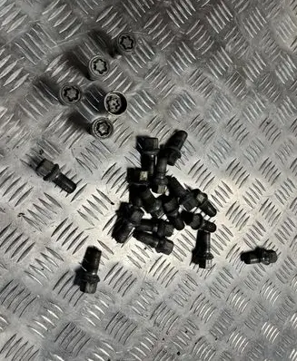 Skoda Kamiq Anti-theft wheel nuts and lock VW23156