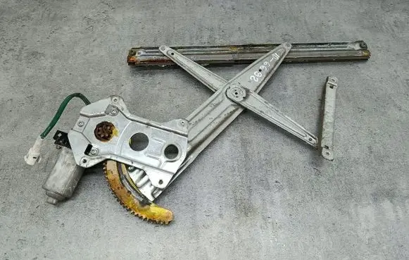 Suzuki Ignis Front door window regulator with motor