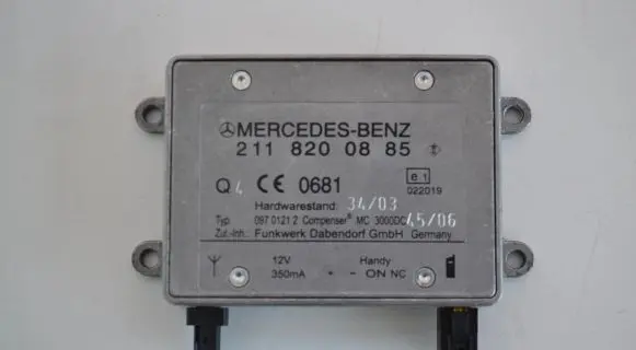 Mercedes-Benz CLS C219 Aerial antenna amplifier A2118200885