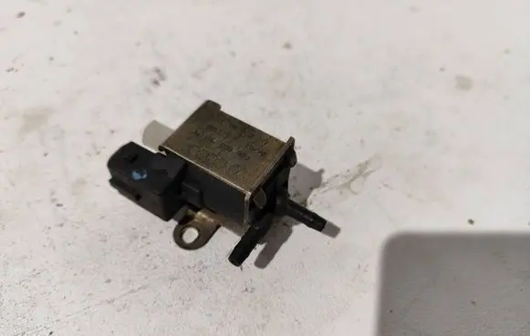 Audi A4 S4 B5 8D Turbo solenoid valve 026906283H 97T160 72161000