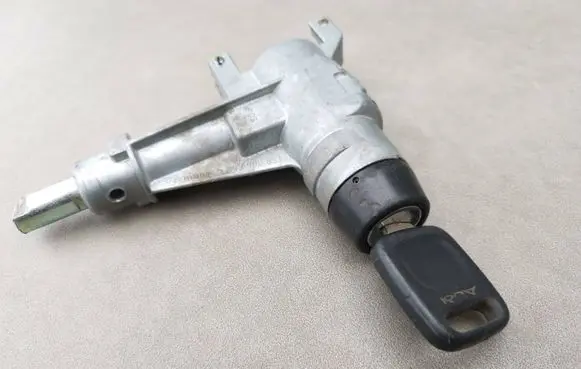 Audi 80 90 B3 Ignition lock 893905851