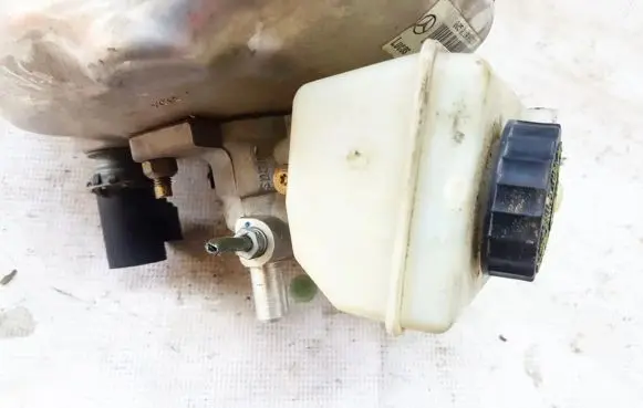 Mercedes-Benz S W220 Master brake cylinder