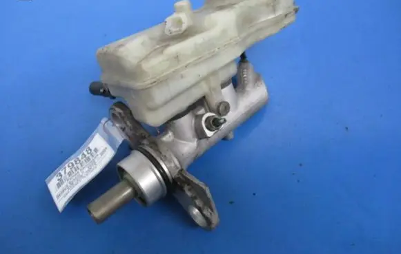 Renault Megane II Master brake cylinder