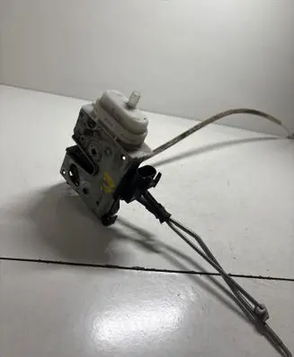 Audi A4 S4 B5 8D Front door lock 8D1837016F