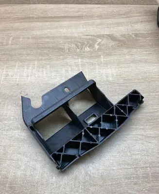 Mercedes-Benz E W212 Radiator mount bracket A2128850236