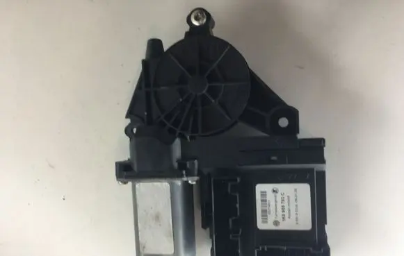 Skoda Octavia Mk1 (1U) Front door window regulator motor 1K0959793C 05074611