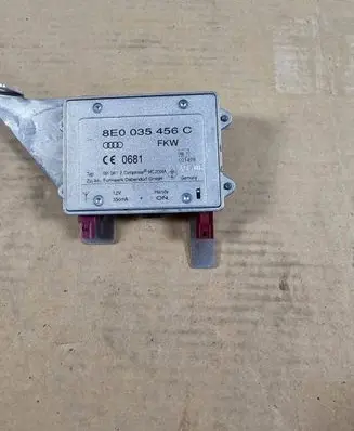 Audi A8 S8 D3 4E Aerial antenna amplifier 8E0035456C 09104112 C0681