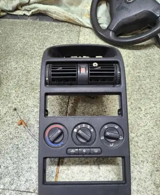Opel Astra G Dashboard center trim panel AKT2945 90561237