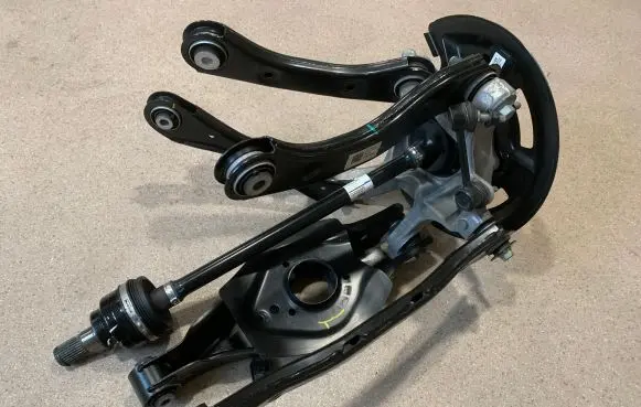 Rear wheel hub spindle/knuckle