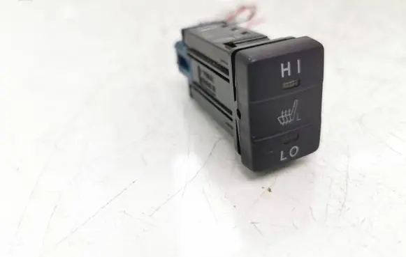 Toyota Auris E180 Seat heating switch 191698 7862K36